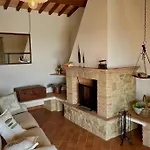La Casina Della Quercia, Your Tuscan Oak Tree House Villa *